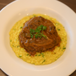 OSSOBUCO COM RISOTO DE AÇAFRÃO