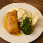 SALMÃO AO MOLHO DE MOSTARDA E MEL